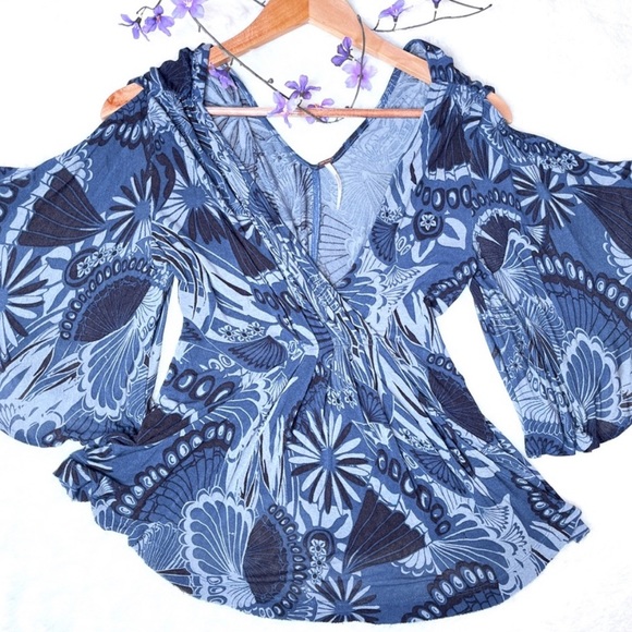 ⭐️SOLD⭐️3/$20 🔥Free People | Boho AZURE Blue Floral Bell Sleeve Top Sz SP - Picture 8 of 10